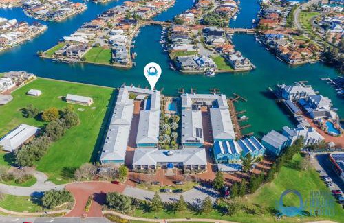 Halls Head Apartment | Villa 55 by the Waters Edge