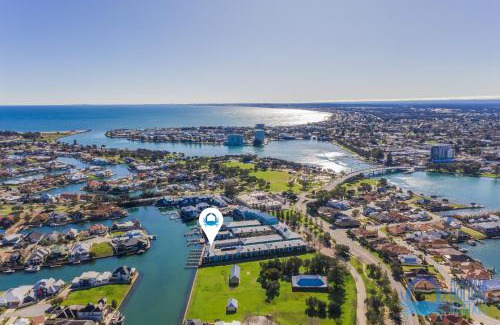 Halls Head Apartment | Villa 55 by the Waters Edge