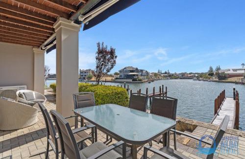 Halls Head Apartment | Villa 55 by the Waters Edge