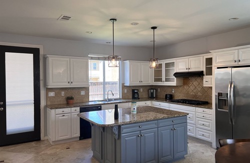 Corona Villa | villa 6 beds,4.5 bath.3200sqft