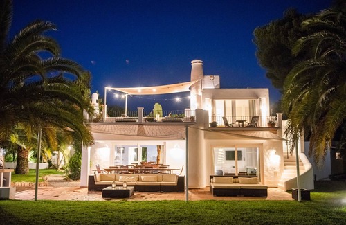 Santa Eulalia del Rio Villa | Villa, 7BR, Sea views, walk to the beach, pool house
