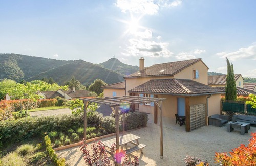 Vallon-Pont-d'Arc Villa | Villa Acacia for 8 people close to the communal swimming pool