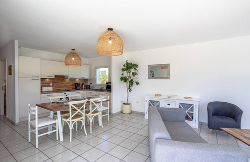 Chateau-d'Olonne Villa | Villa 'Accacia Avec Piscine Privée' with Private Pool, Private Terrace and Wi-Fi