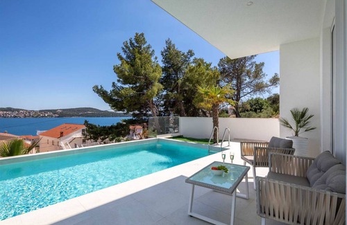 Seget Donji Villa | Villa Adria View with Heated Pool I