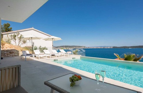 Seget Donji Villa | Villa Adria View with Heated Pool I