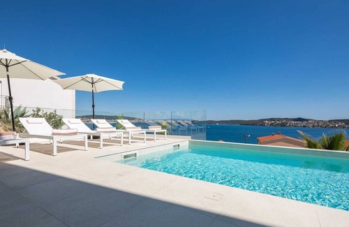 Seget Donji Villa | Villa Adria View with Heated Pool I