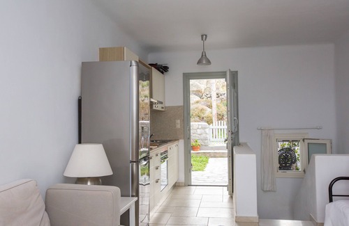 Maragas Villa | Villa Aggeliki Family Friendly, Pet Friendly Close To The Beach And To Town.