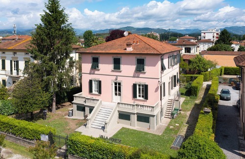 Lucca Historical Center Villa | Villa Agnese, charming historic villa overlooking the walls of Lucca