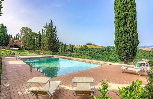 Asciano House | Villa Alba: A charming two-story villa situated in a quiet location, surrounded by a wonderful garden, with Free WI-FI.