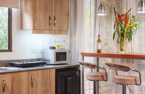 Boquete Apartment | Villa Alejandro-5 minutes walk to downtown, apartment with kitchenette / balcony
