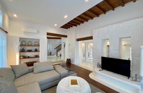 Agios Ioannis Villa | Villa Alessandra with Massive Pool by Diles Villas