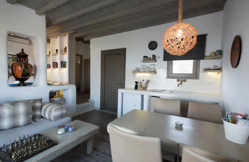 Plintri Villa | Villa 'Amallini, Luxe Infinity Pool' with Sea View, Wi-Fi and Air Conditioning