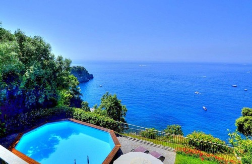 Conca dei Marini Villa | Villa Amaltea: A bright three-story villa built sheer above the sea, with Free WI-FI.