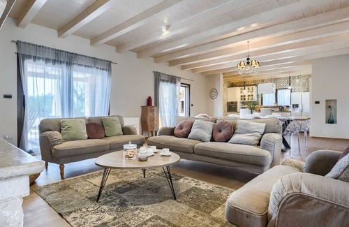 Veliki Vareski Villa | Villa Ambienta with Heated Pool