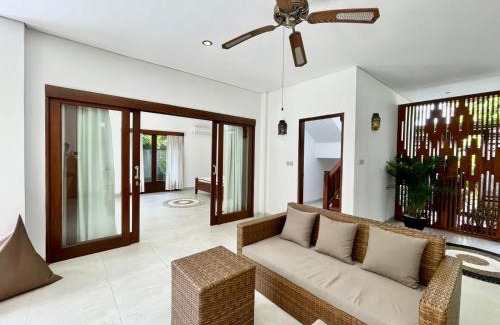 Batubelig Villa | VILLA ANER walking distance to the beach