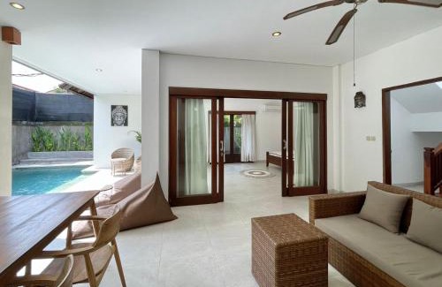 Batubelig Villa | VILLA ANER walking distance to the beach