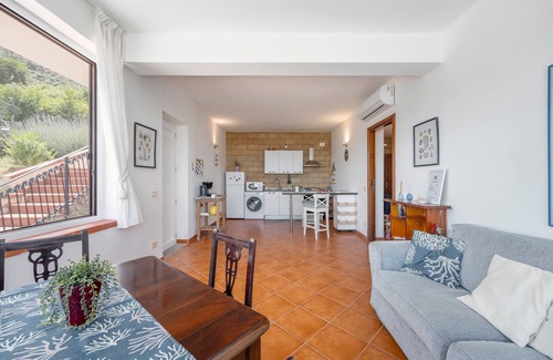 Carini Villa | Villa 'Anna Messina' with sea view, Wi-Fi and air conditioning
