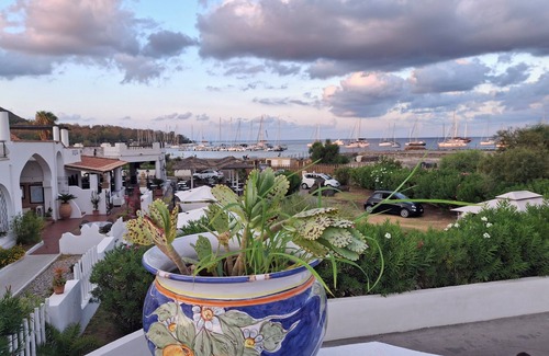 Vulcano Porto Villa | Villa Anna, navel of the Mediterranean, between sea sun and wind, do everything on foot.
