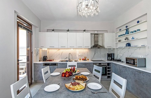 Rethymno Villa | Villa Anthi, with salted water pool,jacuzzi, BBQ!