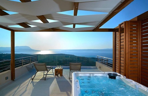 Kokkinon Khorion Villa | Villa Apoi | Private pool, hot tub & seaview!