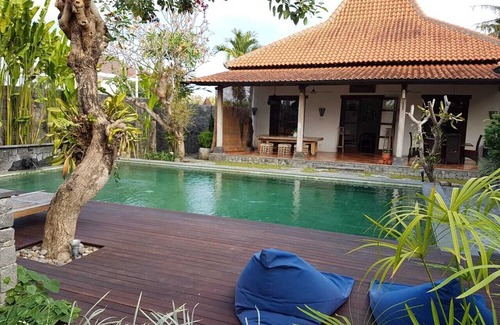 Colomadu Hotel | Villa Aquin