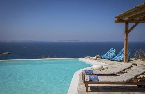 Faros Armenistis Villa | Villa Argo by Mykonos Top Villas 7 min from Town