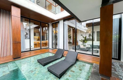 Sei Pinang Villa | Villa Asri - Modern Tropical Rooftop Villa 4BR Umalas