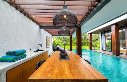 Sei Pinang Villa | Villa Asri - Modern Tropical Rooftop Villa 4BR Umalas