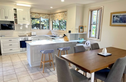 Hawks Nest House | Villa Asteri, Hawk's Nest: Walk to Everything!n3 Bedrooms, 5 Beds, Sleeps 7