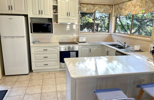 Hawks Nest House | Villa Asteri, Hawk's Nest: Walk to Everything!n3 Bedrooms, 5 Beds, Sleeps 7