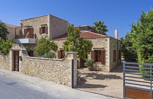 Asteri Villa | Villa Asteri – Private Pool, Sleeps 8, 5’ from Sea, Near Rethymno & Attractions