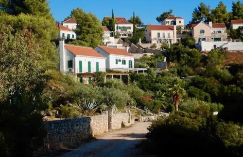 Sutivan Villa | Villa Asteroi'dea - Tiha Mala