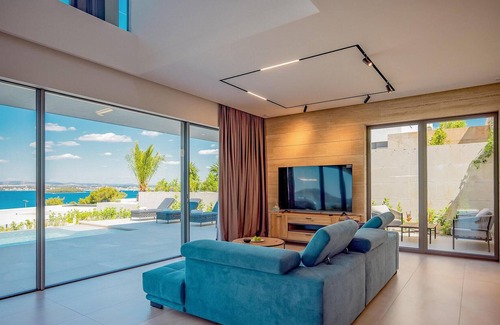 Kraj House | Villa Astor is located on the island of Pašman, in the small tourist town of Tkon.