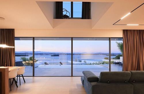 Kraj House | Villa Astor is located on the island of Pašman, in the small tourist town of Tkon.