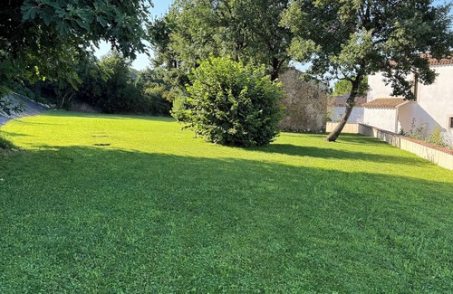 Cadenet Villa | Villa at the foot of the Luberon