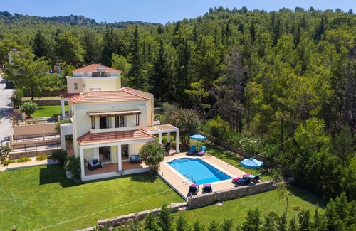 Archangelos Villa | Villa Athena Springs by Villa Plus