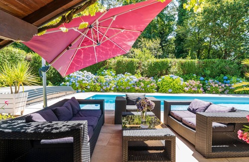 Tarnos Villa | Villa 'Au Coeur Des Pins' with Private Pool, Private Garden and Wi-Fi