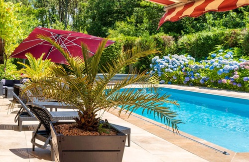 Tarnos Villa | Villa 'Au Coeur Des Pins' with Private Pool, Private Garden and Wi-Fi