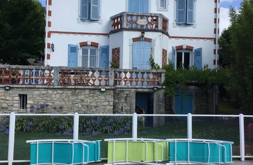 Bayonne Villa | Villa Avec Piscine sur les Hauteurs de Bayonne, et à 10 Minutes des Plages!
