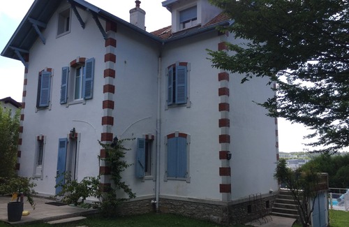 Bayonne Villa | Villa Avec Piscine sur les Hauteurs de Bayonne, et à 10 Minutes des Plages!