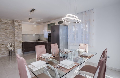 Kastela Apartment | Villa Axioma 4-Star Luxury Villa, Seaview ,close to beach, 5 balconies, 2 apts