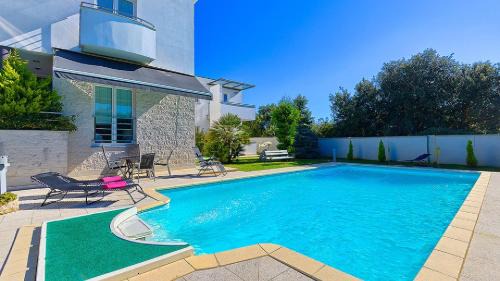 Pjescana Uvala Villa | Villa Aylin 5-bed next to the sea