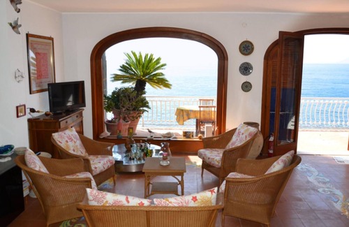 Conca dei Marini Apartment | Villa Azzurra with private pool and access to the sea 4 guests