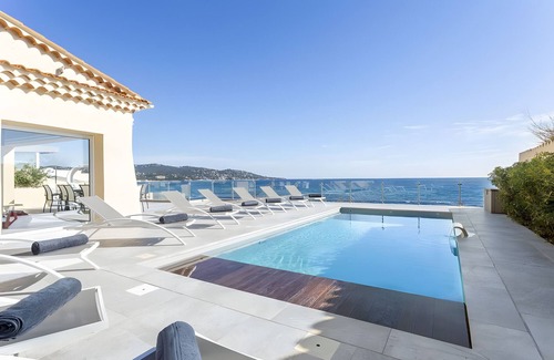 La Nartelle Villa | Villa 'Baraka' with Sea View, Wi-Fi and Air Conditioning