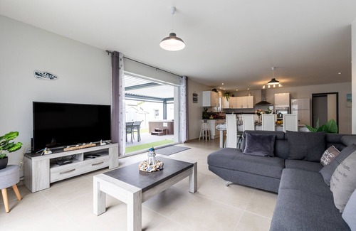 Ares Villa | Villa "Bassin d'Arcachon" with Private Pool, Private Terraces and Wi-Fi
