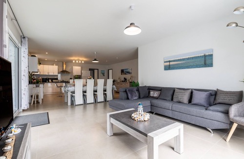 Ares Villa | Villa "Bassin d'Arcachon" with Private Pool, Private Terraces and Wi-Fi