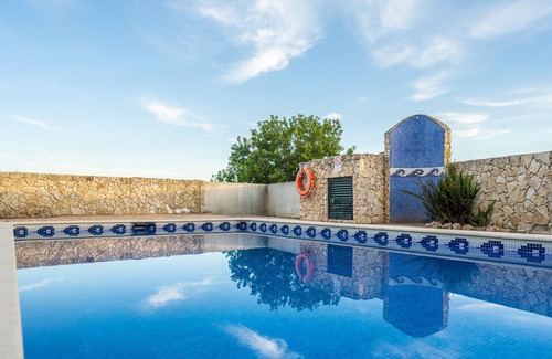 Barrocal Villa | Villa 'Bee Home Alojamento Local' with Private Pool, Private Terrace and Wi-Fi
