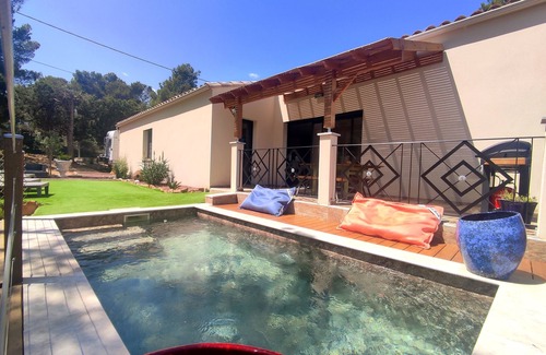 Montseret Villa | VILLA BELLEVUE/BALNEO/WITH POOL/AIR CONDITIONING