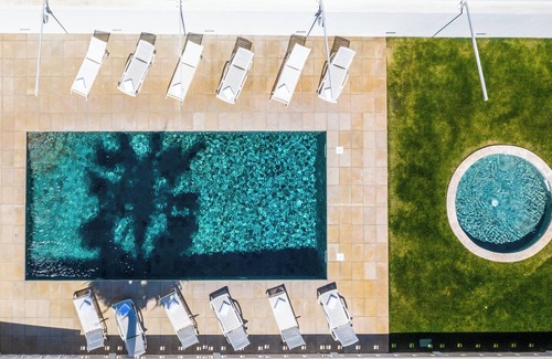 Porches Villa | Villa "Belo Horizonte" with Private Pool, Garden & Wi-Fi
