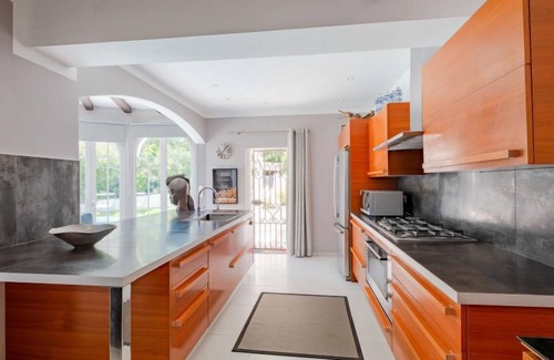 Plage de la Garonnette House | Villa Bindouletto by Interhome